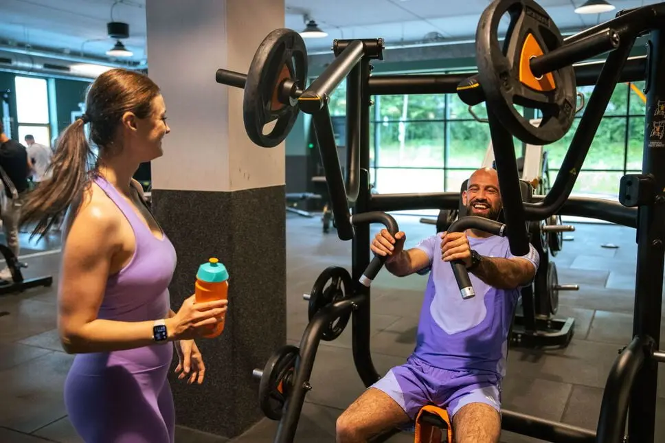 7 exercices à tester avec ton partenaire de sport