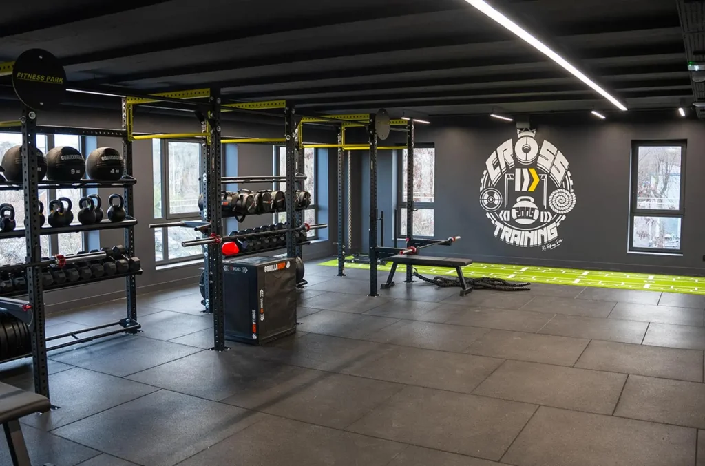 Zone de training fonctionnel avec sacs de frappe Atlas Gym