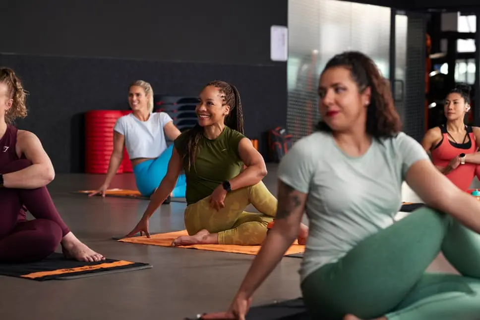 Cours de Yoga dynamique en groupe chez Atlas Gym