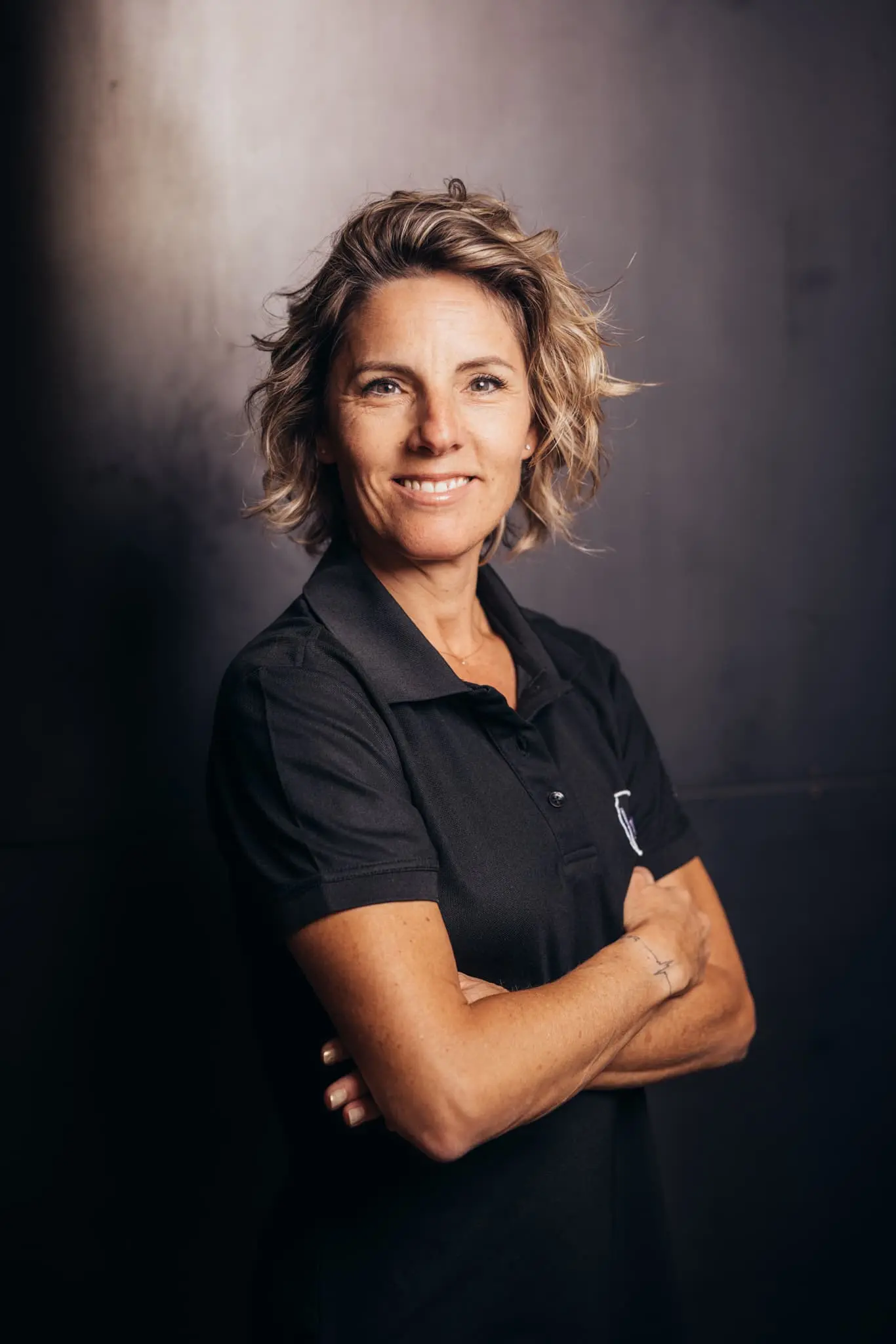 Coach femme d’Atlas Gym souriante
