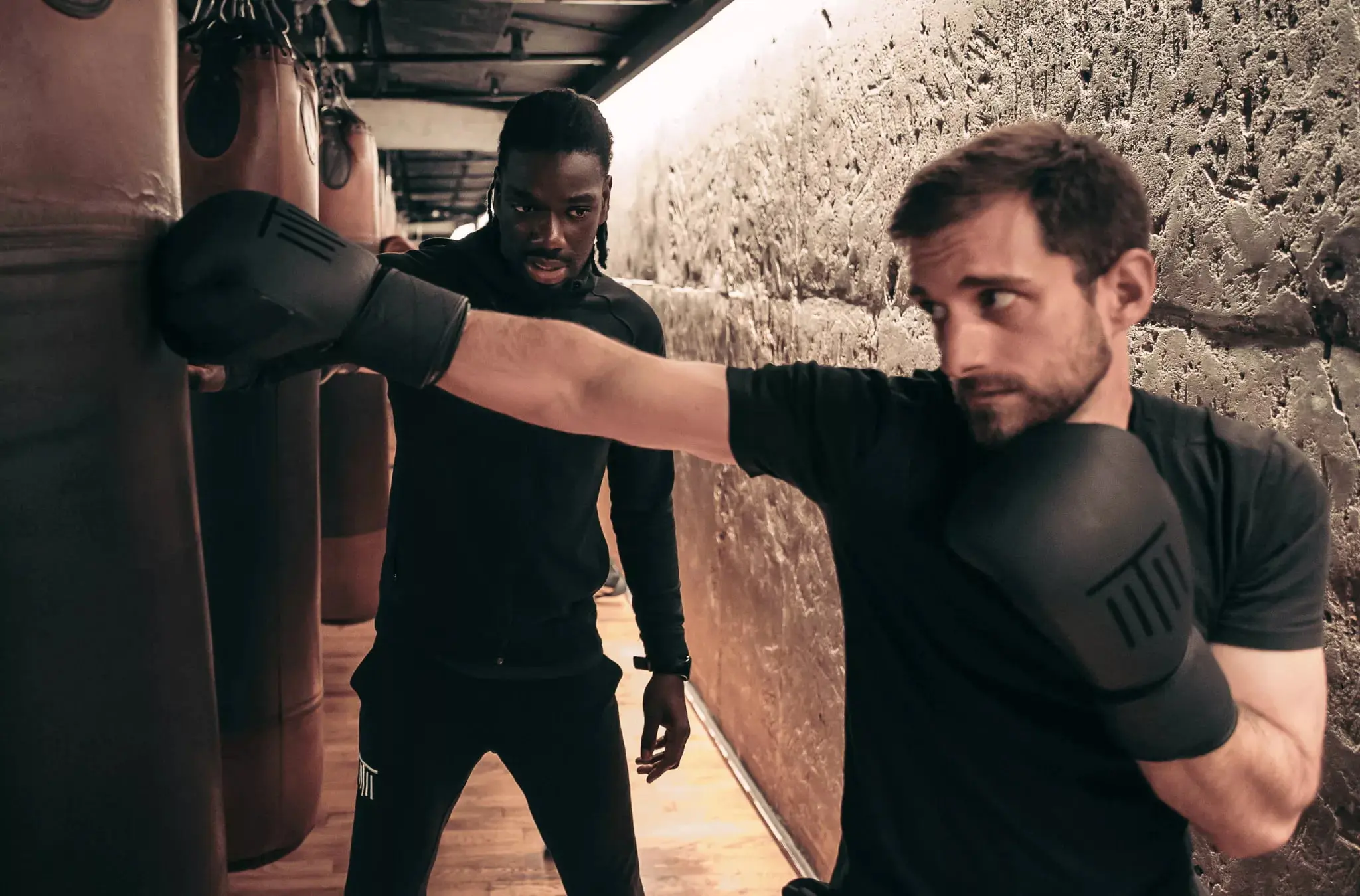 Homme faisant de la boxe