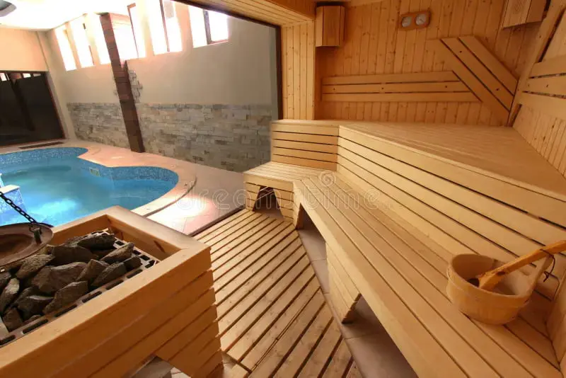 Espace bien-être en bois naturel pour la relaxation.